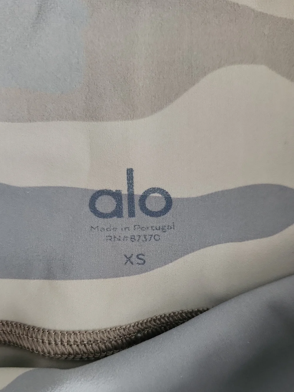 Alo XS Workout Leggings in Soft Camo Print
